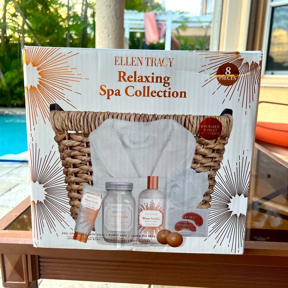 ELLEN TRACY Relaxing Spa Collection Boxed Set